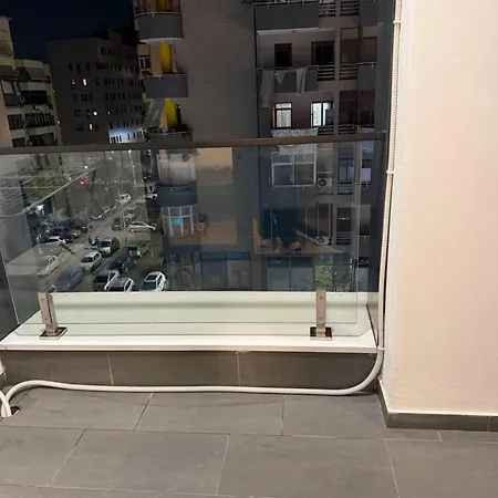 Luxury 8 At Square 21 شقة تيرانا