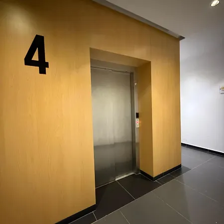 Luxury 8 At Square 21 아파트 티라나