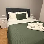 Luxury 8 At Square 21 Апартаменты *