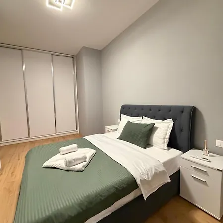 Luxury 8 At Square 21 Апартаменты