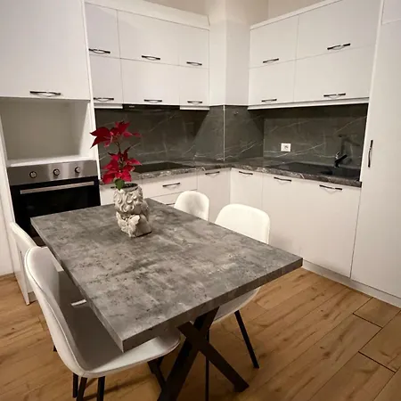 Апартаменты Luxury 8 At Square 21 *