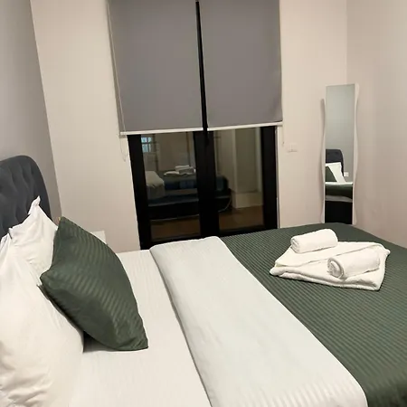 Апартаменты Luxury 8 At Square 21 *