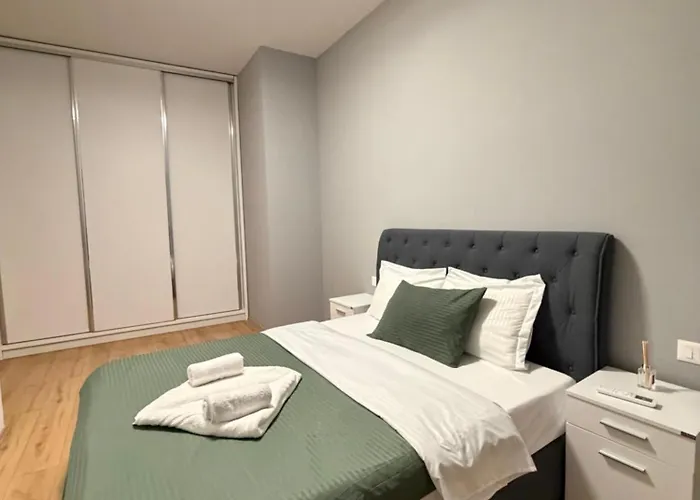 Luxury 8 At Square 21 Апартаменты