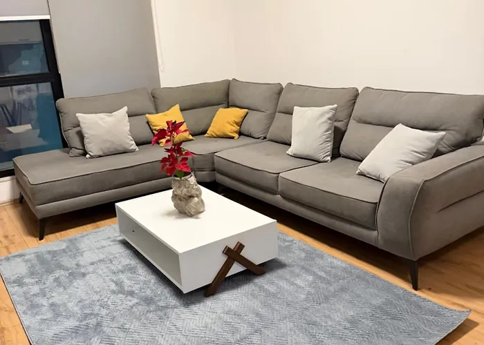 Luxury 8 At Square 21 Апартаменты Тирана